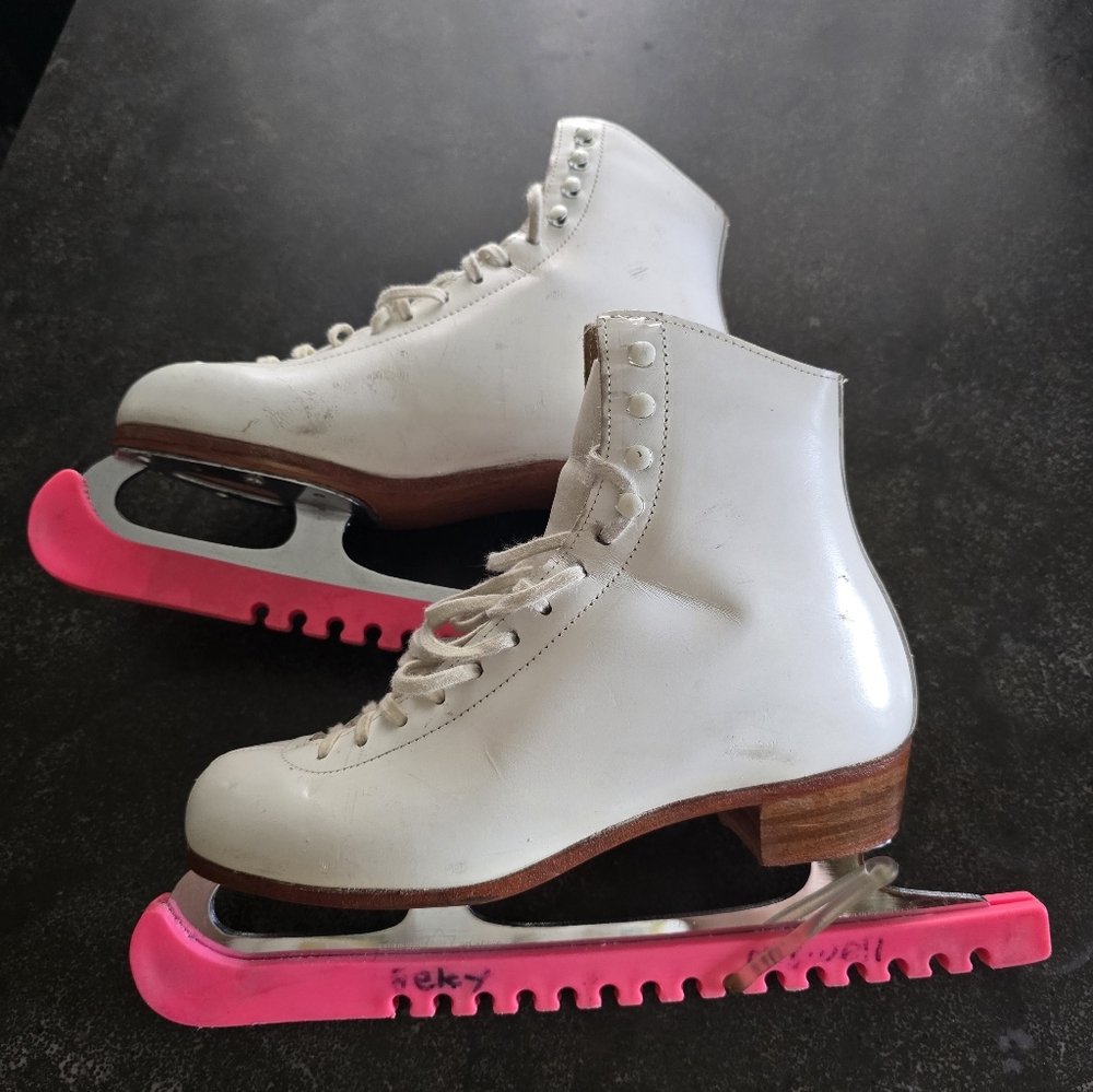Riedell 320 TP Women's Figure Ice Skates Size 7 White Leather